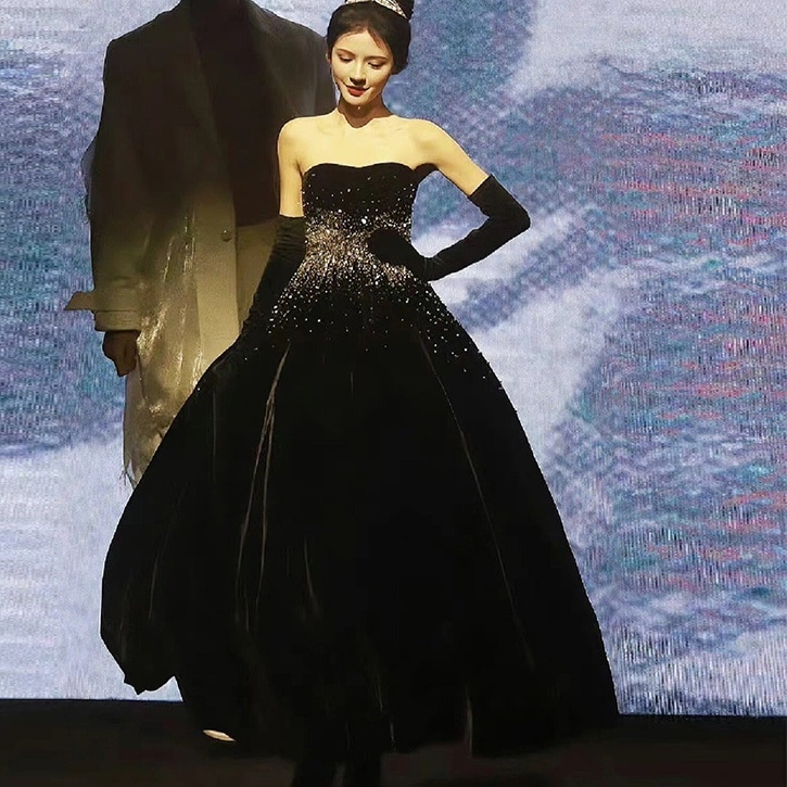 ドレス 衣装 イブニングドレス ロングドレス プリンセスライン チューブトップ 胸元 ロング丈 ウエストマーク ビジュー キラキラ ステージドレス 発表会 かわいい 大人可愛い きれいめ シンプル