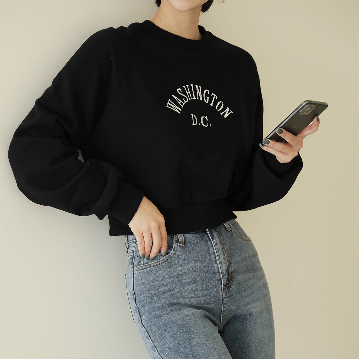 [韓国ファッション] 女性用 ラウンド 刺繍 クロップ Tシャツ