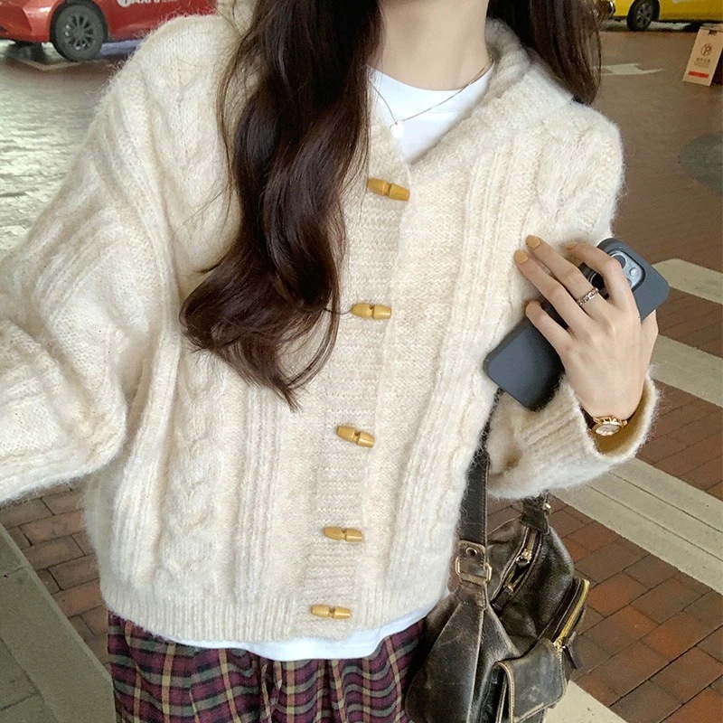 韓国スタイルの肥厚ツイストホーンボタンセータージャケット女性のための秋と冬の新しいスタイルのニットカーディガン怠惰なフード付きトップ30%制限