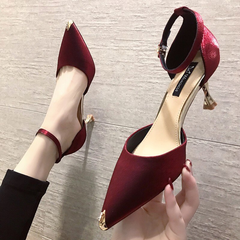 ハイヒールの女性のスチレットヒールの女の子小さな新鮮なハイヒールの女性の靴と単語オールマッチ先の尖っ