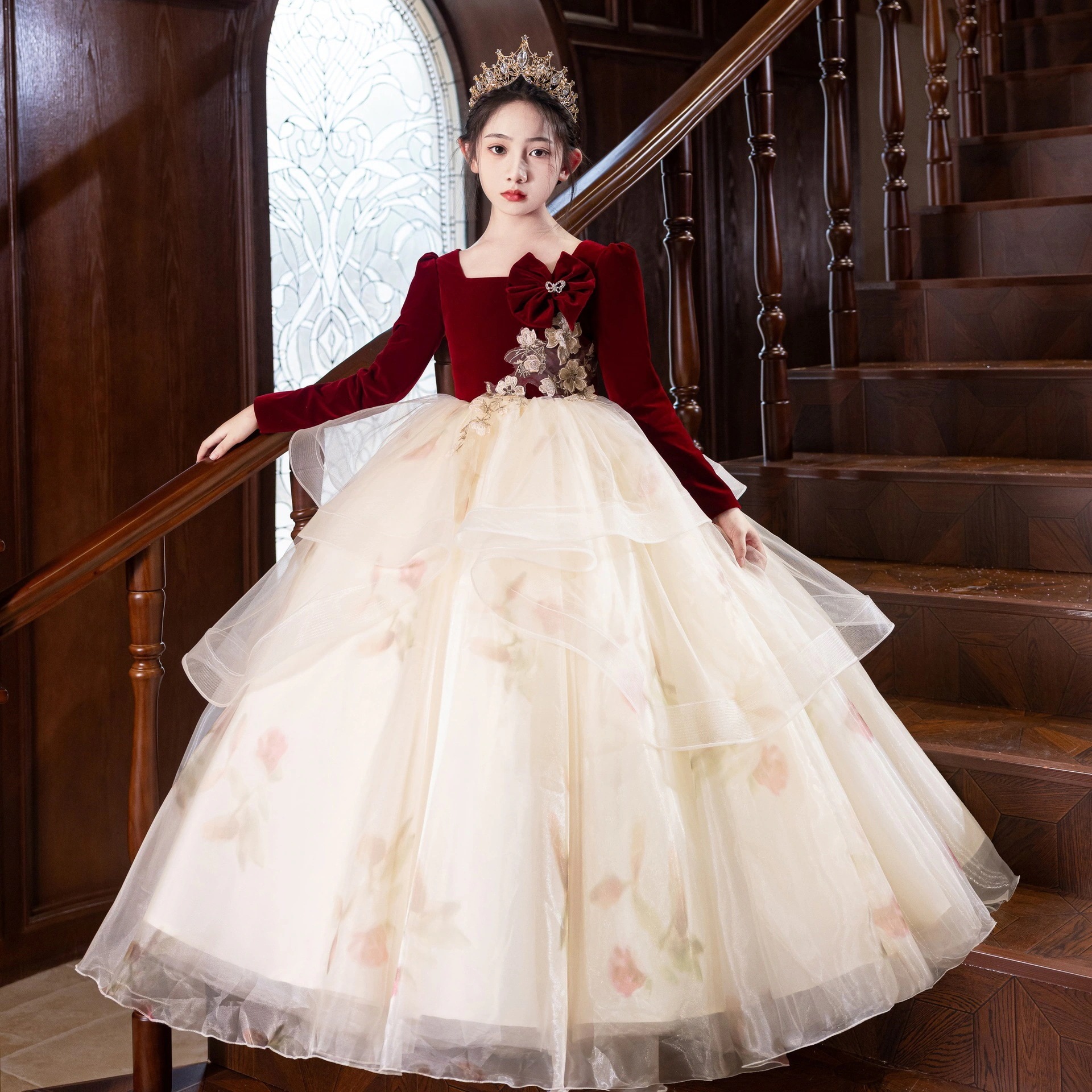 【2枚購入で 3oo円OFF】レッドガールドレススプリングチルドレンパフォーマンスホストバースデープリンセスドレスはファッショナブル