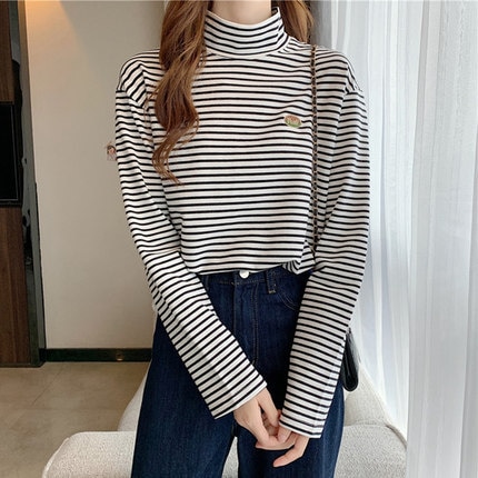 トップス デート Tシャツ カットソー 袖あり 長袖 かわいい 大人可愛い きれいめ シンプル カジュアル 大人 上品 おしゃれ お洒落 主役級 存在感 春 秋 10代 20代 30代 レディース