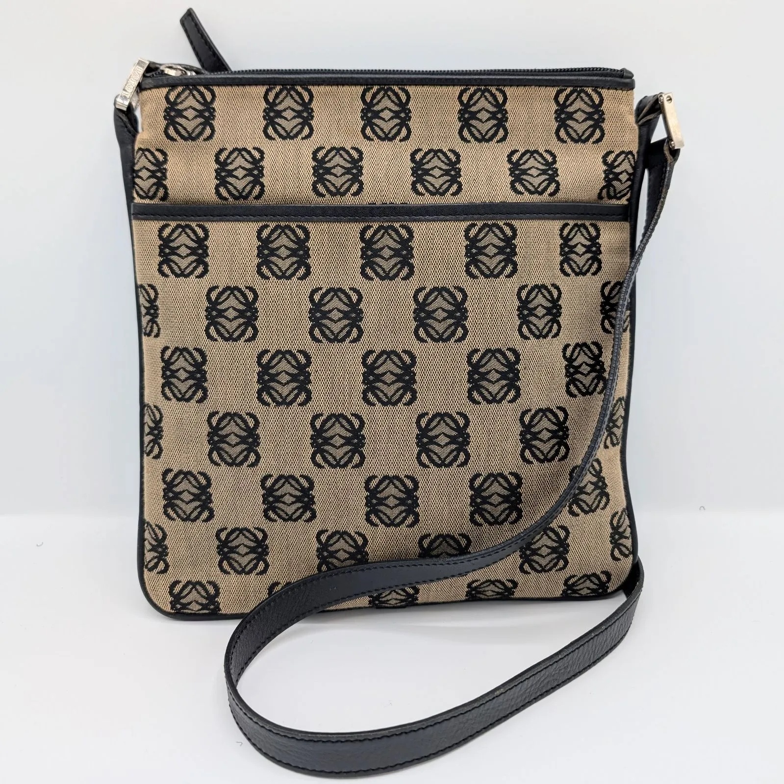 アナグラム 総柄ロゴ キャンバス ショルダーバッグ ベージュ