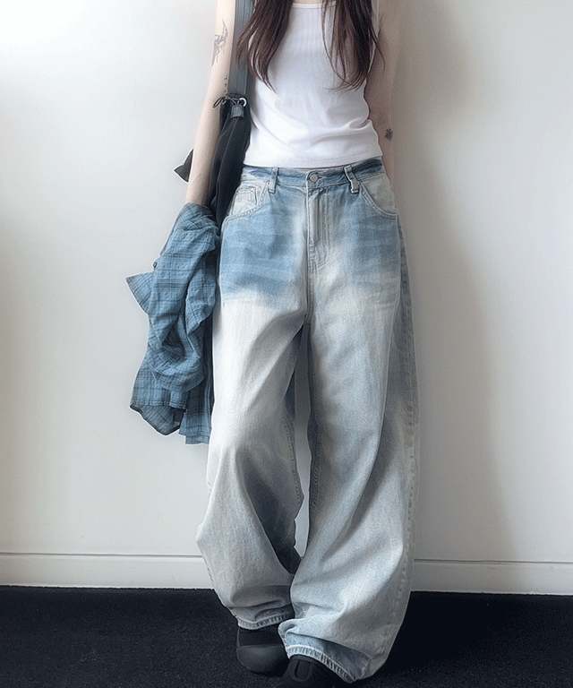 ブリック ライト ワイド ジーンズ 5,565円