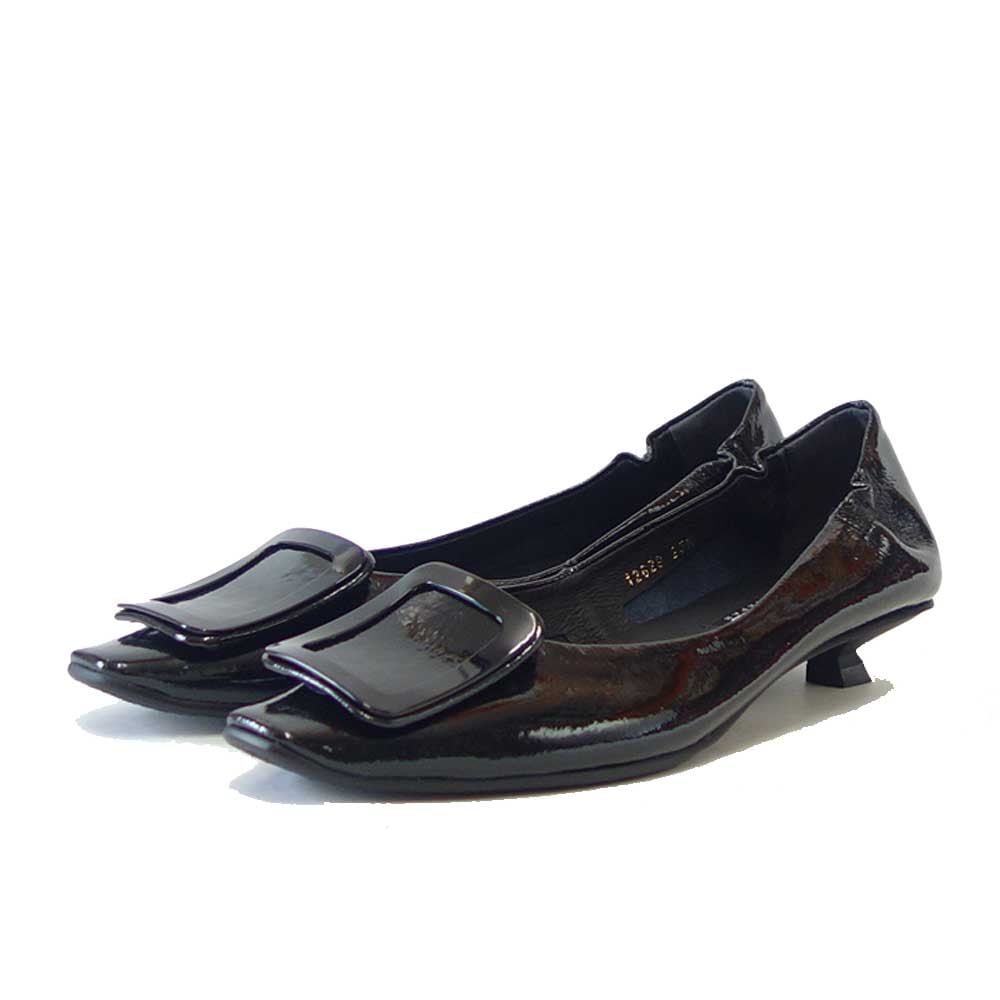 12629 ブラックエナメル キトゥーンヒールモチーフパンプス 天然皮革 3cmヒール スリップオン シューズ