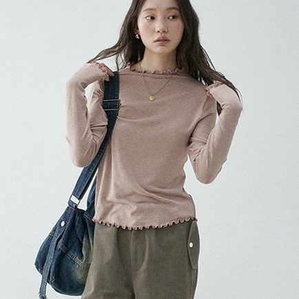 トップス カットソー 長袖 ハイネック プルオーバー ミディアム丈 フリル かわいい 大人可愛い きれいめ シンプル 上品 レトロ おしゃれ かっこいい カジュアル こなれ感 個性的 主役級 存在感