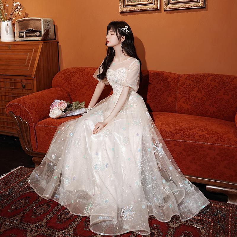 白いイブニングドレスの長いセクションは通常宴会の気質の妖精の学生ドレスを着ることができます 母の日