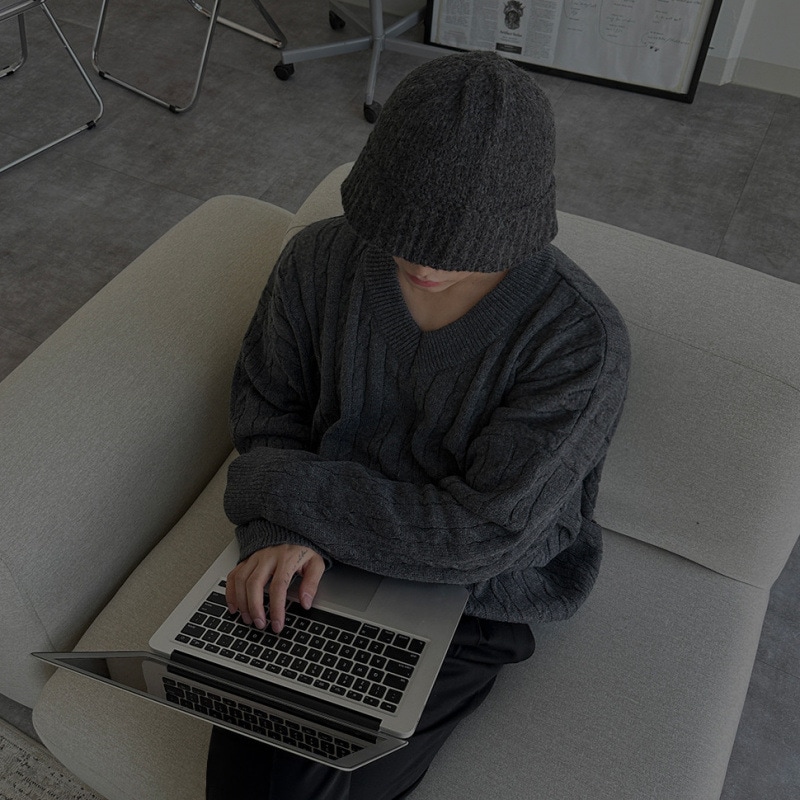 カレッジスタイルVネックニットセーターメンズ冬のセクション暖かいトップトレンドの韓国語版ツイストプルオーバージャンパー