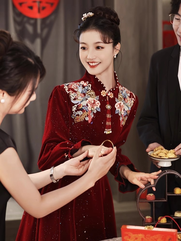 ワンピースドレスドレス新しいのチョンサム服2025花嫁ハイエンドスモールスプリングアンドサマーブリューレッドエンゲージメントドレス
