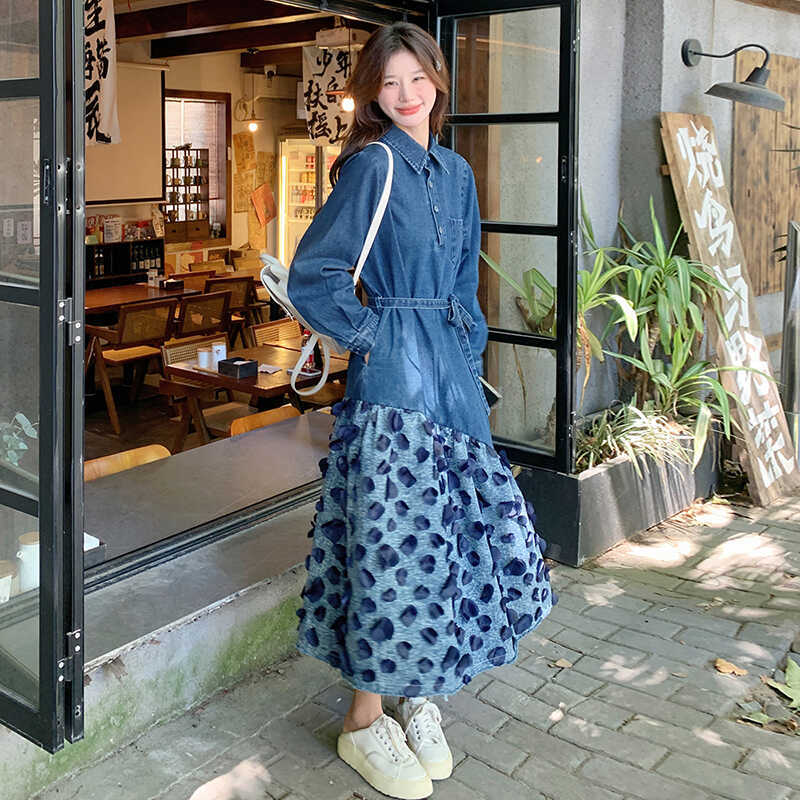 デザインセンススプライシングデニムワンピース女性2024春と秋の新しいニッチな韓国の甘い老化不規則なスカート
