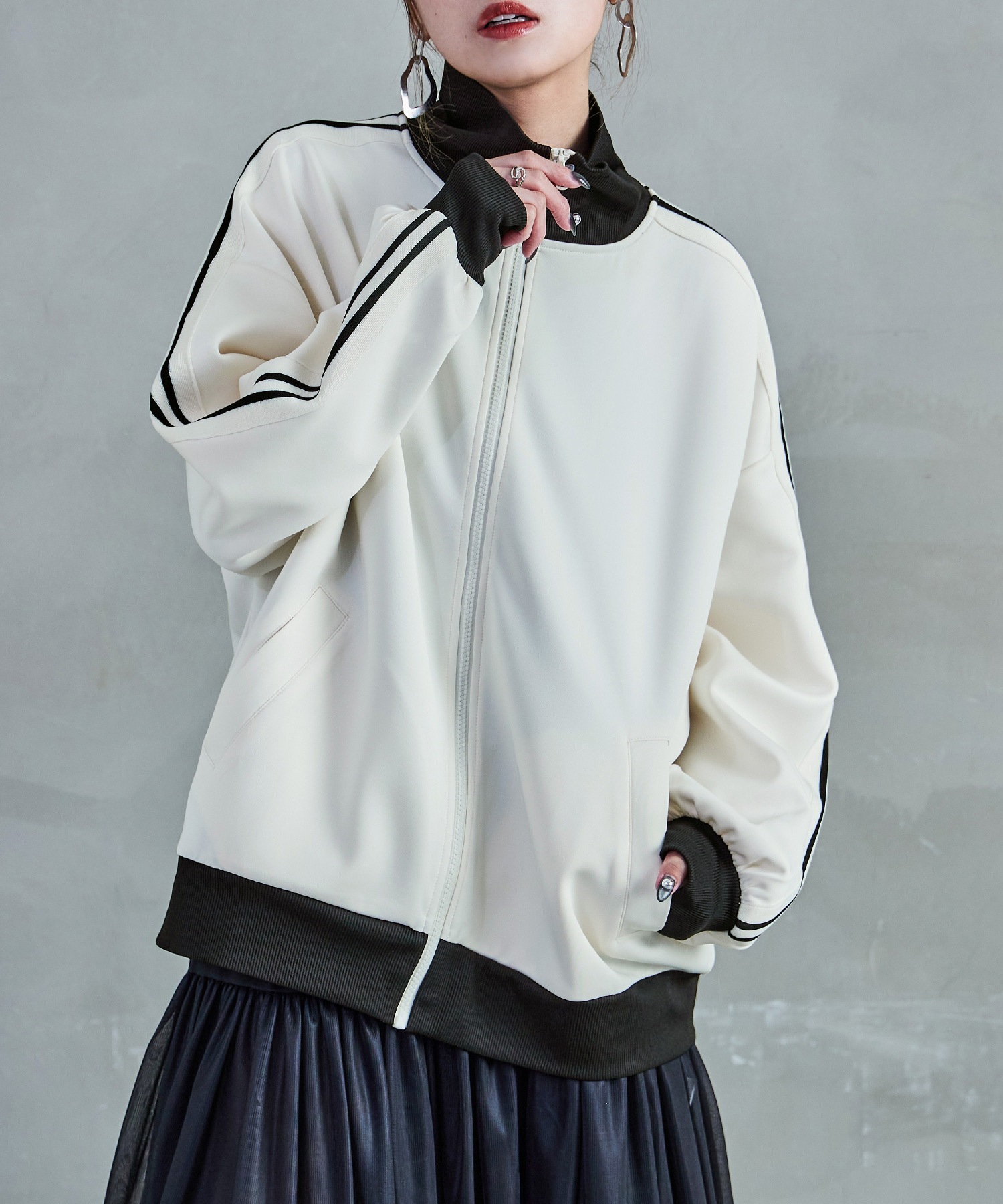 サイドラインハイネックトラックジャケット レディース ジャケット アウター ブルゾン トラックジャケット ハイネック ワンマイル スポーティー リブ スプリングコート レイヤード スタンドカラー 5,643円