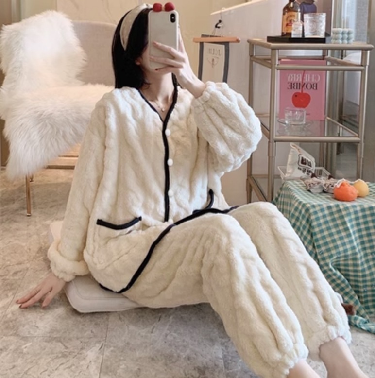 ルームウェア パジャマ デート 部屋着 寝巻き ナイトウェア 袖あり 長袖 かわいい 大人可愛い きれいめ シンプル カジュアル 大人 上品 おしゃれ お洒落 かっこいい レトロ 大人女子 こなれ感