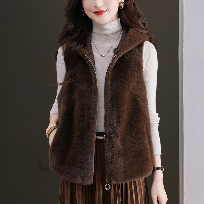 レディース ジャケット ベスト アウター 上着 ノースリーブ フード フェミニン もこもこ ふわふわ ふっくら ファスナー ポケット かわいい 大人可愛い きれいめ 上品 おしゃれ かっこいい