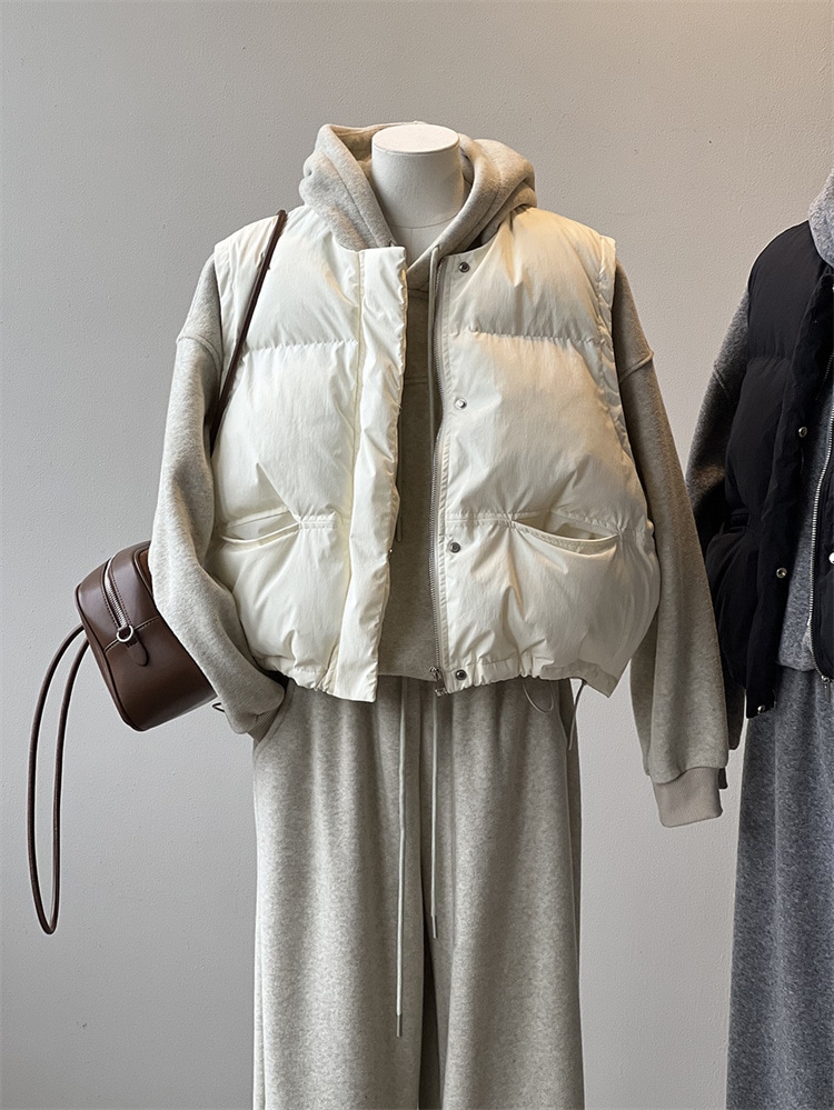 INSスタイル 2025秋冬新作 丸首短款ベスト ゆったりシルエット 綿素材 無袖ジャケット 日常着にもおしゃれ着にも 層感アップ 秋冬のコーディネートにワンポイント 保温性とスタイルを両立