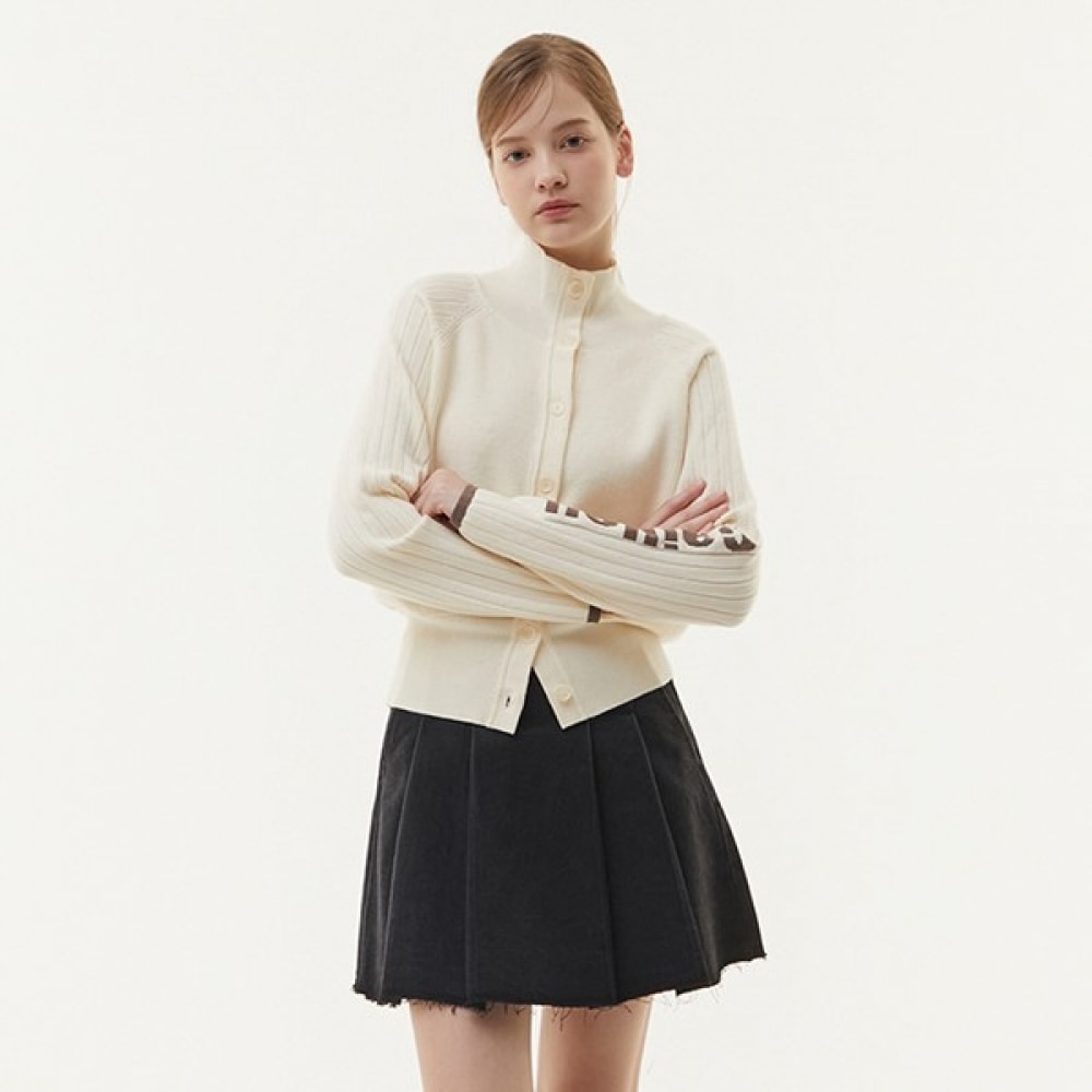 [プラスチックアイランド] ハイネックレタリングポイントニットカーディガンPQ3KG965