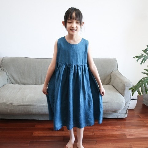 キッズ ワンピース 女の子 ファッション 子供服 膝丈 ノースリーブ 春 夏 袖なし 後ろボタン Aライン フレア 上品 お呼ばれ 可愛い キュート リゾート ガールズ 旅行 フェミニン