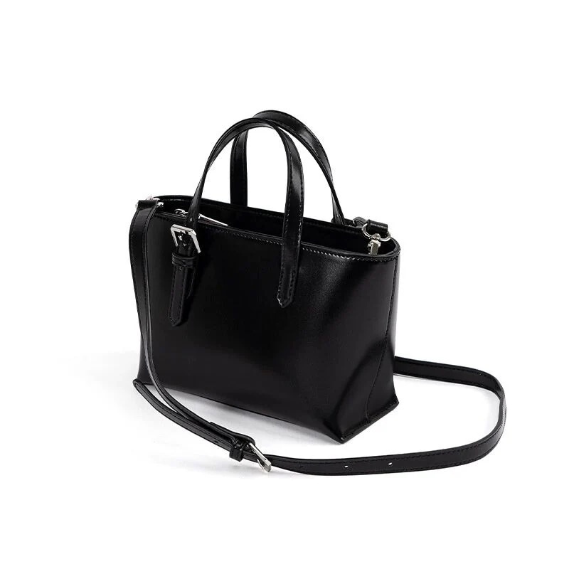 牛革ショルダーバッグ　斜めがけ　お洒落な女性トートバッグ　ショルダーバッグ　レディースバッグ　軽量バッグ　お洒落なカバン　韓国バッグ　人気