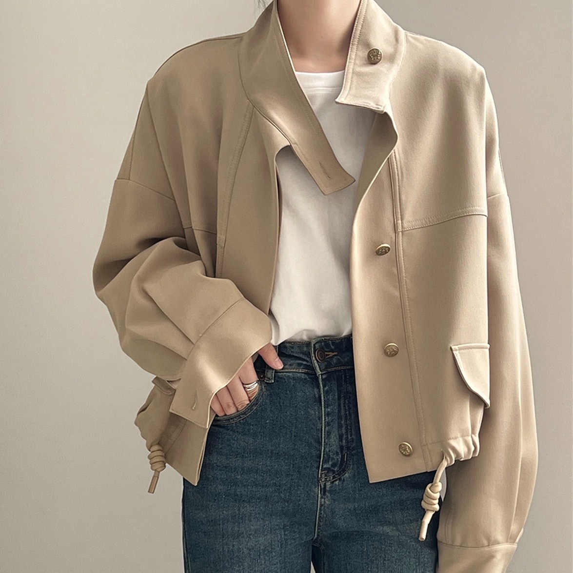 アウター ジャケット ショートジャケット ショート丈 長袖 ハイネック 前開き ボタン ポケット かわいい 大人可愛い きれいめ シンプル 上品 おしゃれ かっこいい カジュアル こなれ感 ラフ