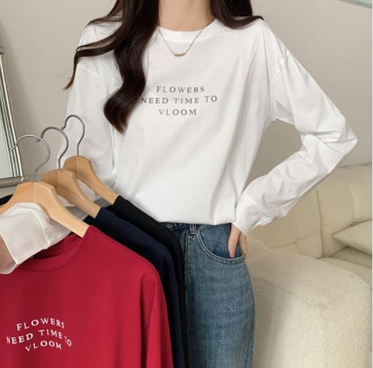 文字春と秋に韓国語バージョンのルーズホワイトコットンTシャツボトムシャツを添えた長いスリーブのトップの女性