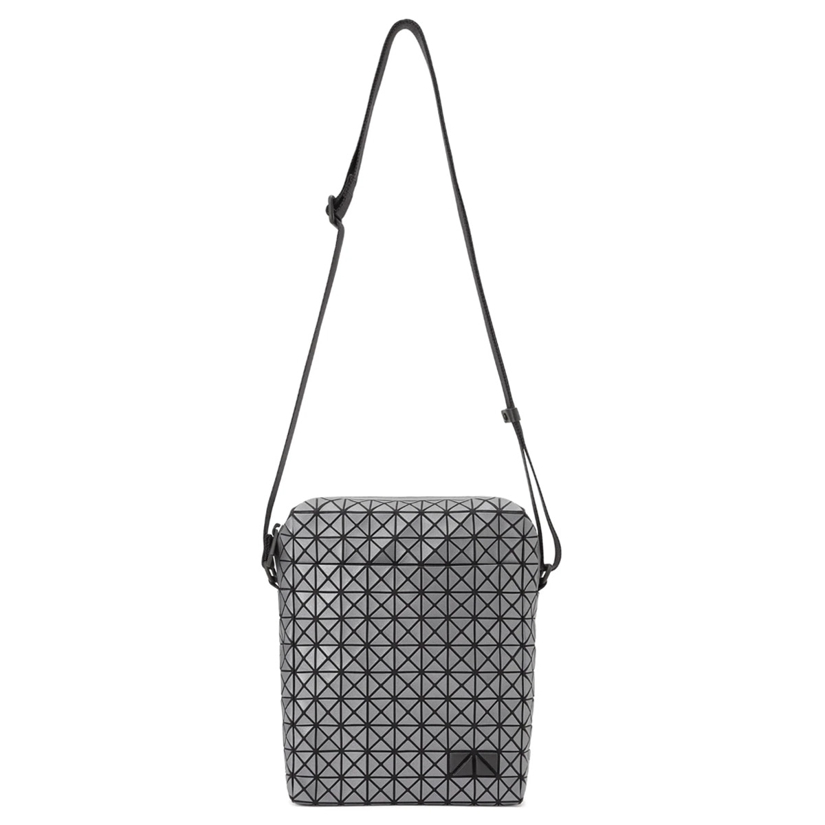 バオバオ BAO BAO ISSEY MIYAKE 【VOYAGER REFLECTOR】 ショルダーバッグ CHARCOAL GRAY (シルバー系) BB54 AG622 14 43,680円