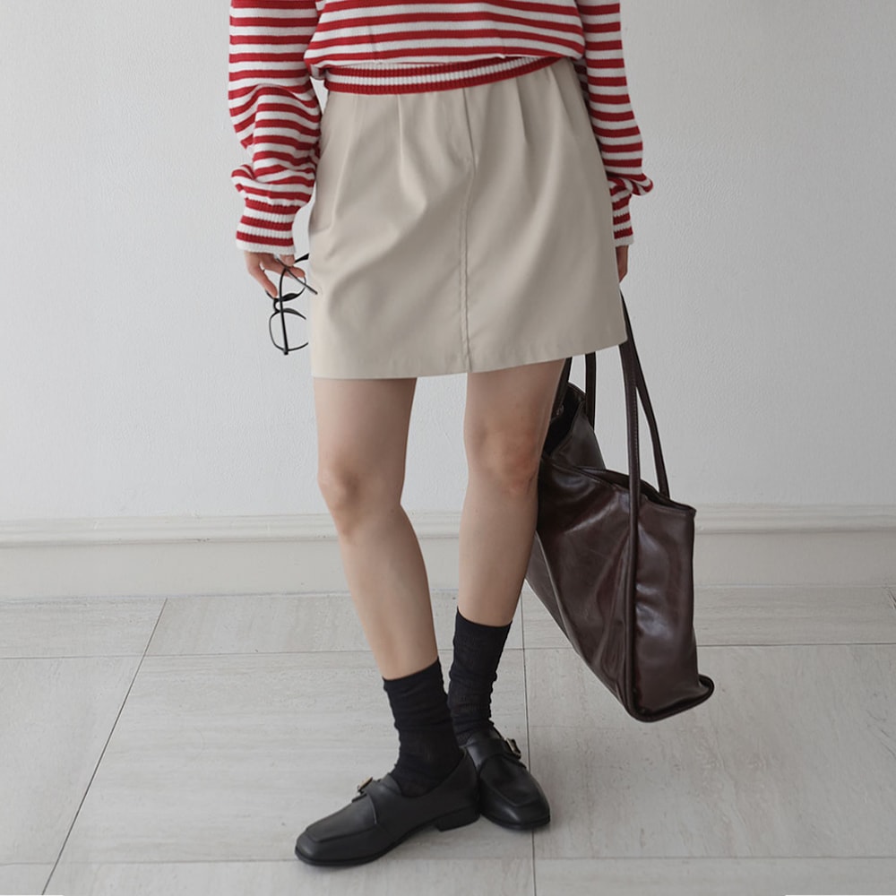 ドブにピンタックミニスカート