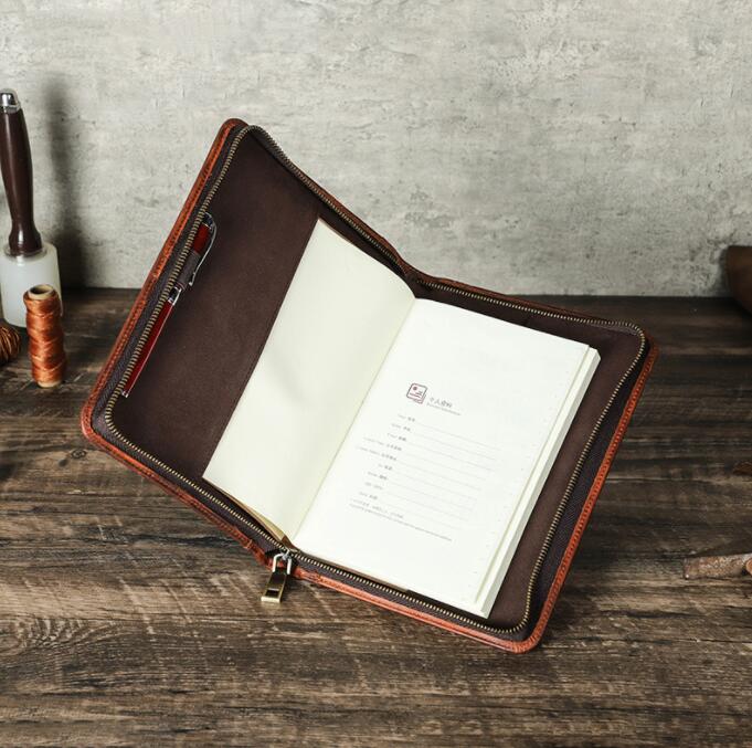 お得な価格高機能 ノートカバー 本革 手帳 ほぼ日手帳 大学ノート メモ帳 対応 手帳カバー ペン ホルダー しおり付き カード入れ おしゃれ ギフト プレゼント 祝い 誕生日 革婚式 還暦祝い