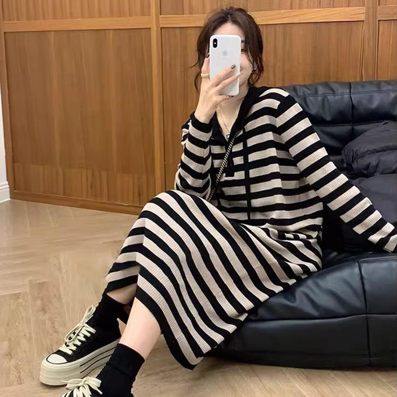 【1つ買うと10つ無料】怠な風レトロモデルニットニットドレス女性春と秋のファッションルーズ気質カジュアルストライプスカート