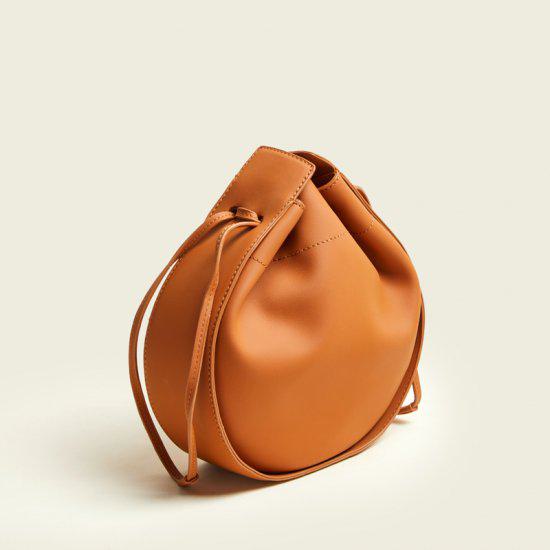 ハンドバッグ レディース 巾着バッグ ショルダーバッグ 斜め掛け 斜めがけ 大人 軽い バケットバッグ ショルダー 巾着 2way 巾着型 高見え おしゃれ かわいい 軽量 無地 かばん 鞄 ポシェッ