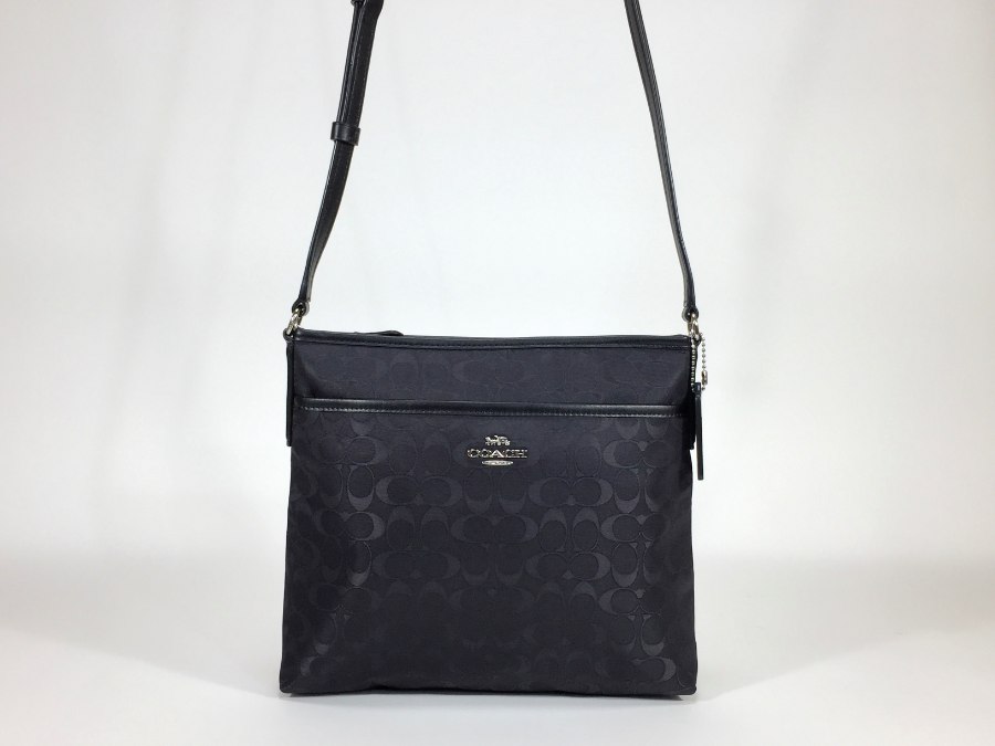 シグネチャー ショルダーバッグ ナイロン ブラック F73187 【中古品】