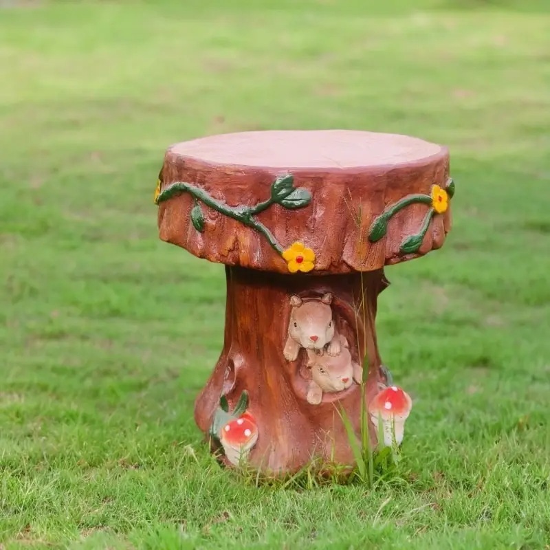 12.6インチ マジックレジン キノコリスガーデンスツール像 - ヴィンテージスタイル ファンタジー装飾 赤いキノコ黄色の花と緑のつる付き 耐久性PVCラウンドシート バックヤード・テラス用 フェア