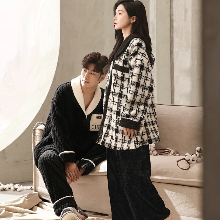 サンゴのベルベットのカップルのパジャマチェック柄雲厚手ウェア保温寝間着部屋着