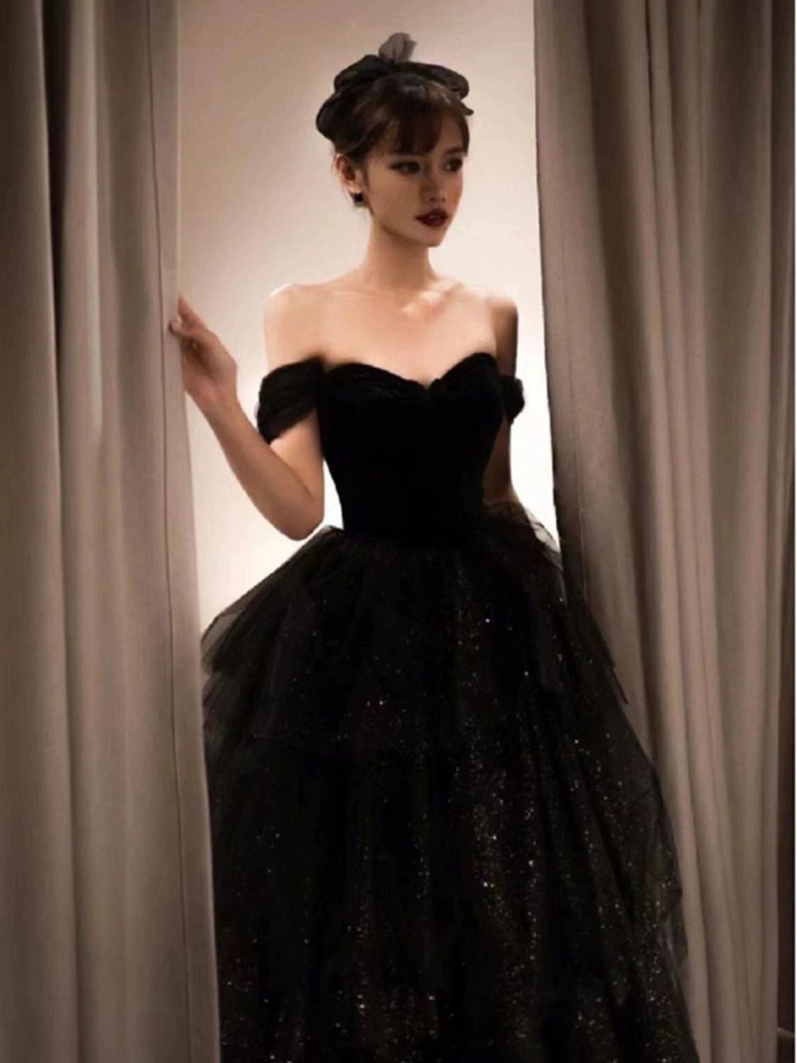 女性のためのワンショルダーブラックイブニングドレス 2025 芸術入学式ホスト気質