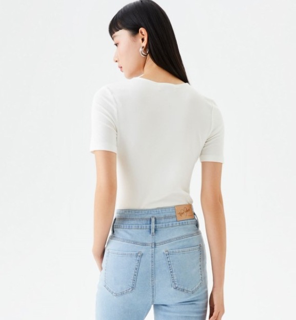 トップス デート Tシャツ カットソー 半袖 スリム タイト 可愛い きれいめ 上品 おしゃれ かっこいい 可愛い ラブリー キュート ガーリー クール モード系 セクシー エレガント 存在感