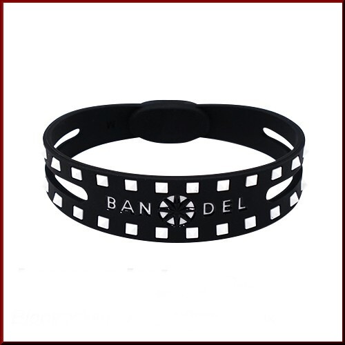 BANDEL/accessory studsバンデル/アクセ スタッズ ブレスレット シリコンゴム ブラック/ホワイト Mサイズ STDBBWM(国内正規品)