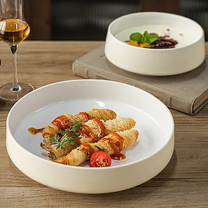 センス溢れるシンプルな陶器のスープ皿商業芸術的発想の皿皿フルーツサラダボウル少々キズあり