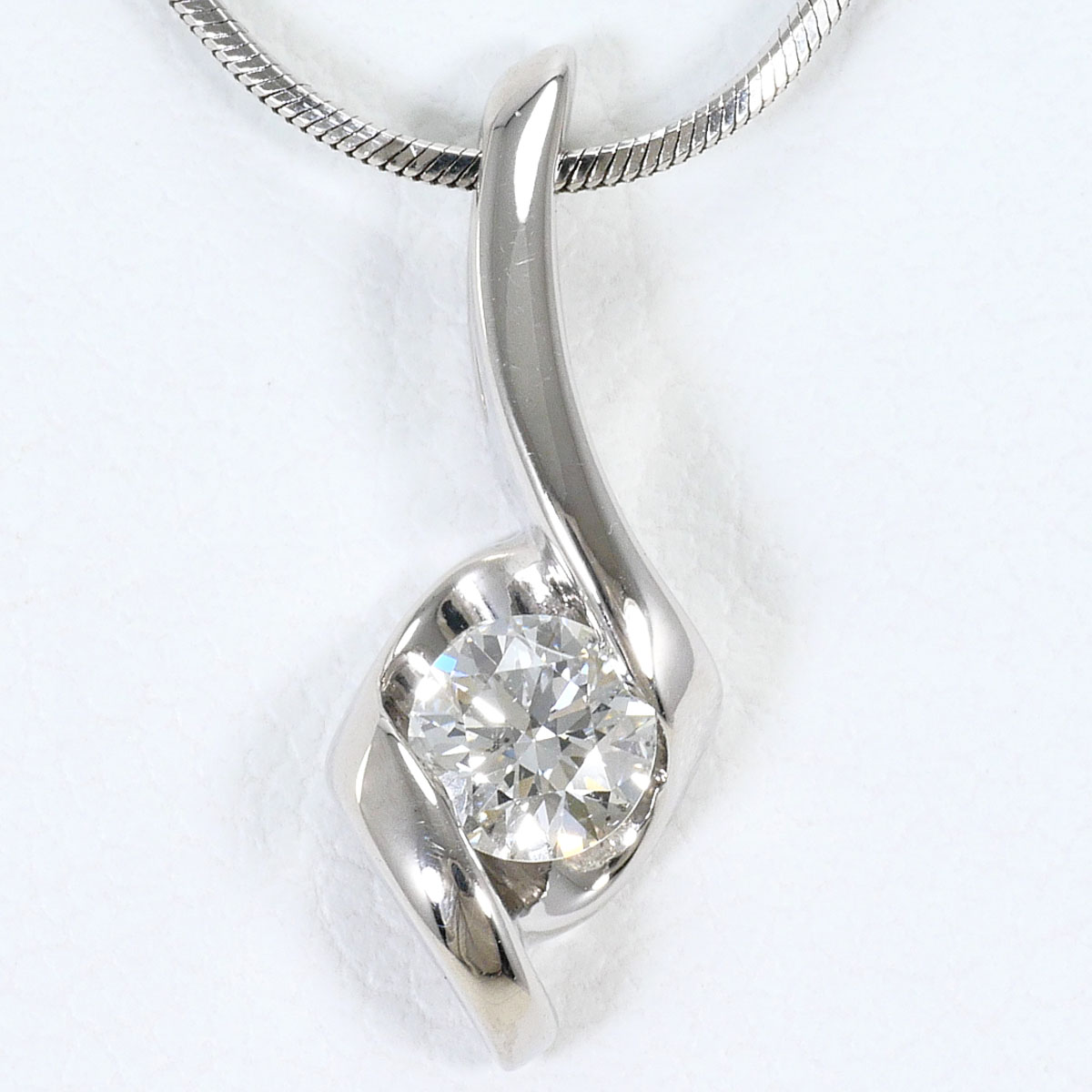K18 18金 WG ホワイトゴールド ネックレス ダイヤモンド 0.25 ct SI1 鑑定書 総重量約4.4g 約47cm ジュエリー 中古
