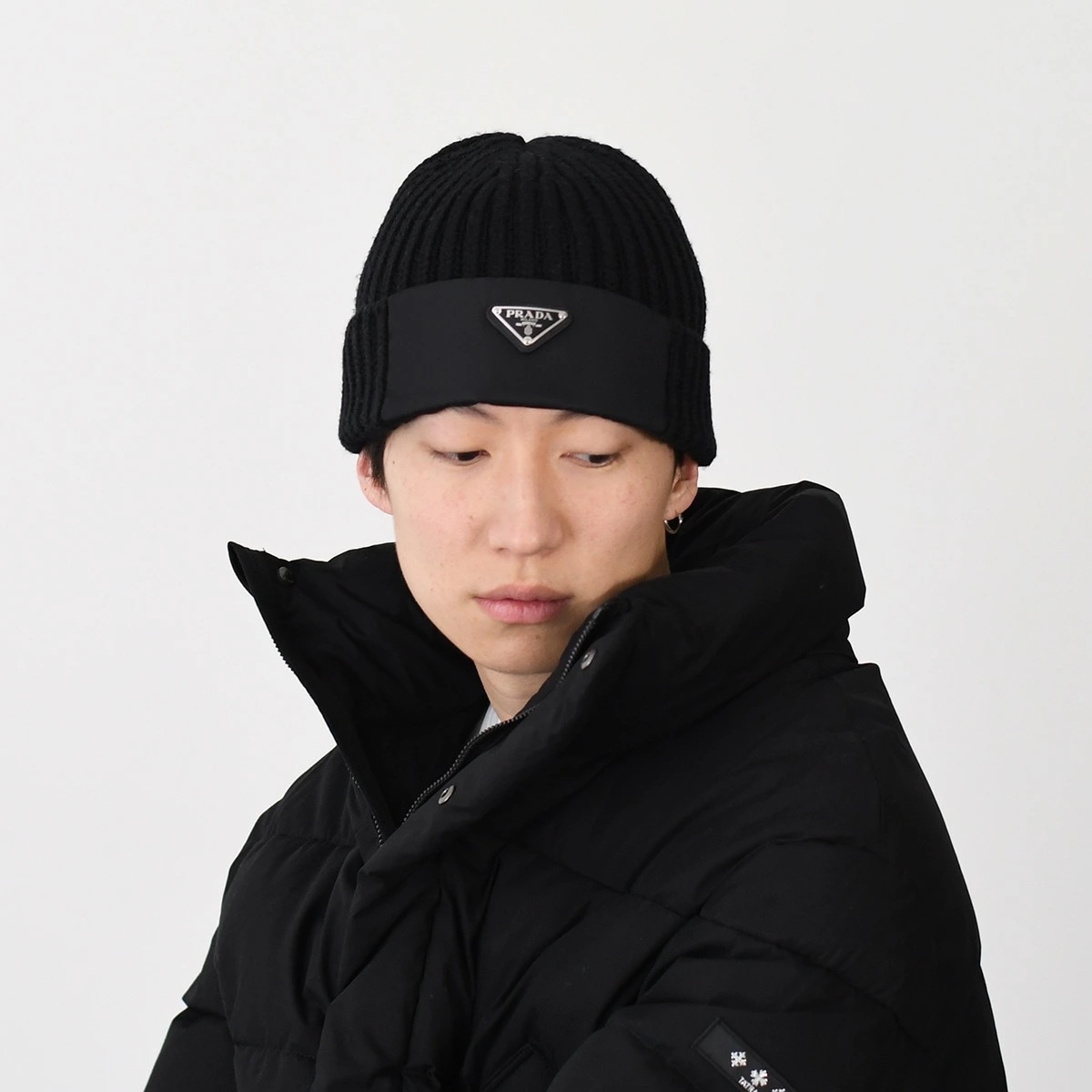 ニット帽 Re-Nylon x ウール ビーニー 2HC427 1WTO メンズ ユニセックス ブラック トライアングルロゴ 防寒