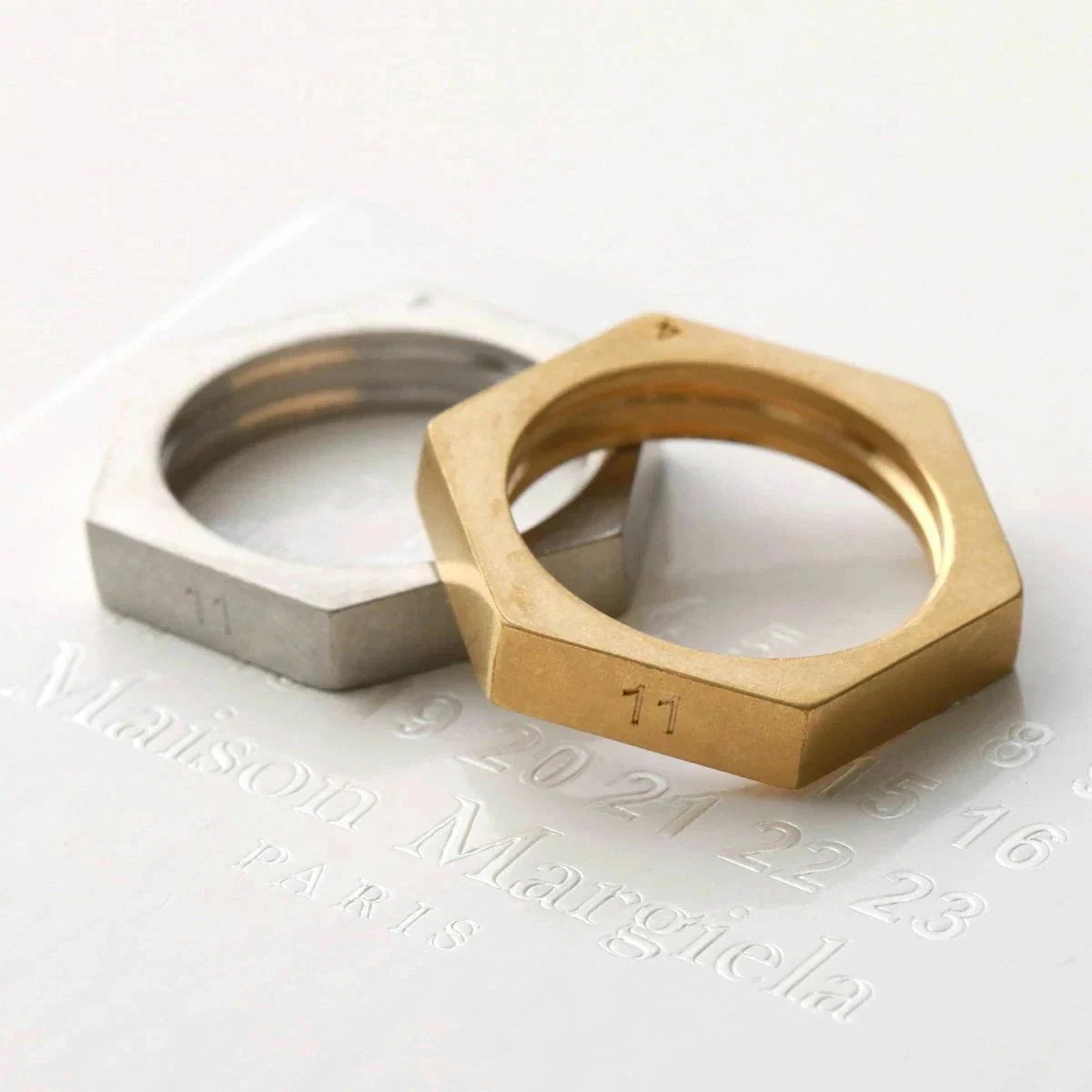 MAISON MARGIELA 11 メゾンマルジェラ リング SM0UQ0018 SV0273 レディース ボルト ナット ブラス ナンバーロゴ 4mm 指輪 24,202円