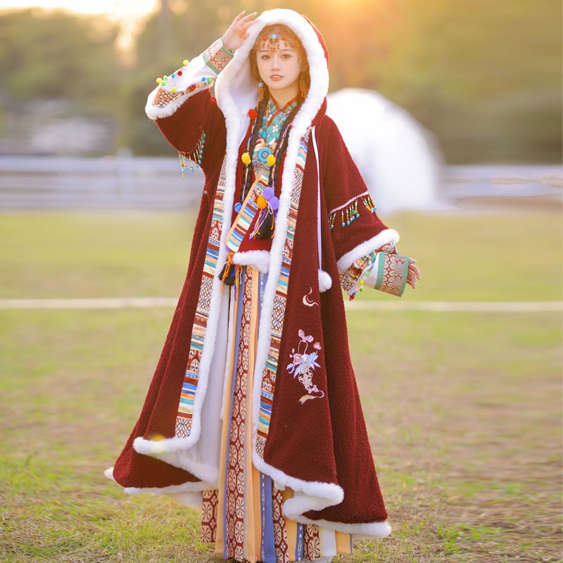 民族風と漢の要素重厚な刺繍唐風漢服改良された唐風厚手の冬用マント腰丈のプリーツスカート