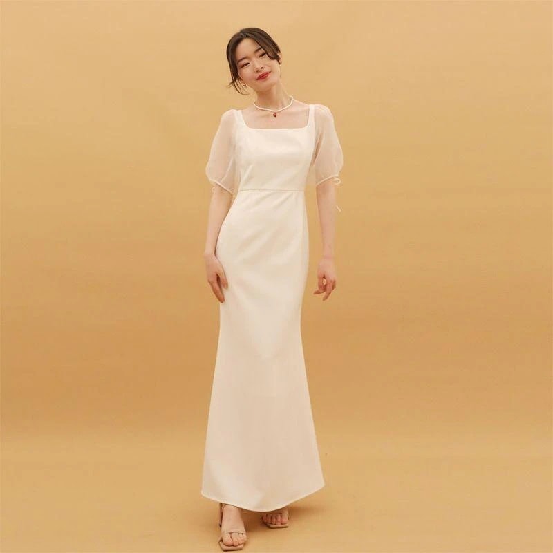 ウェディングドレス シンプル 半袖 サラリと着こなす「自然体ドレス」少人数婚やフォトウエディングで人気 スクエアネック シンプル 袖あり パフスリーブ スレン30%までに制限