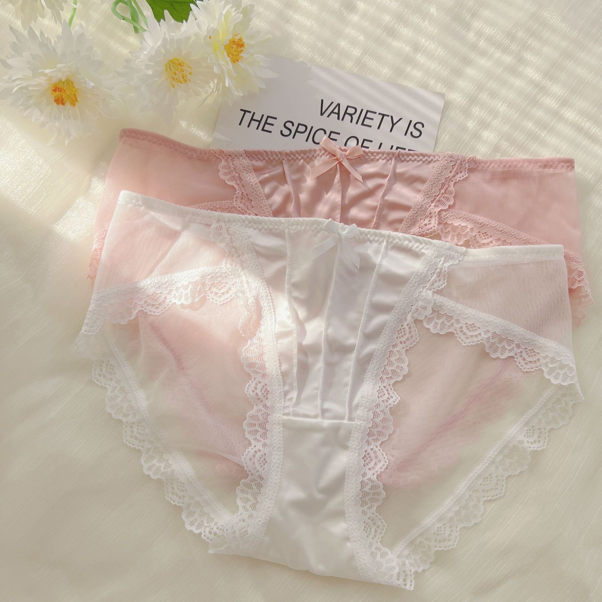 【1点ご購入 で10点プレゼントいたします】レトロなシルク風ホワイトパンツ 女性用レースネットサテンショーツ メディアウェスト ブライト