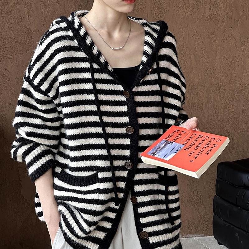 トップス カーディガン レディース 長袖 フード付き 前開き ボタン ミディアム丈 ポケット かわいい 大人可愛い きれいめ シンプル 上品 おしゃれ かっこいい カジュアル こなれ感 個性的 ラフ