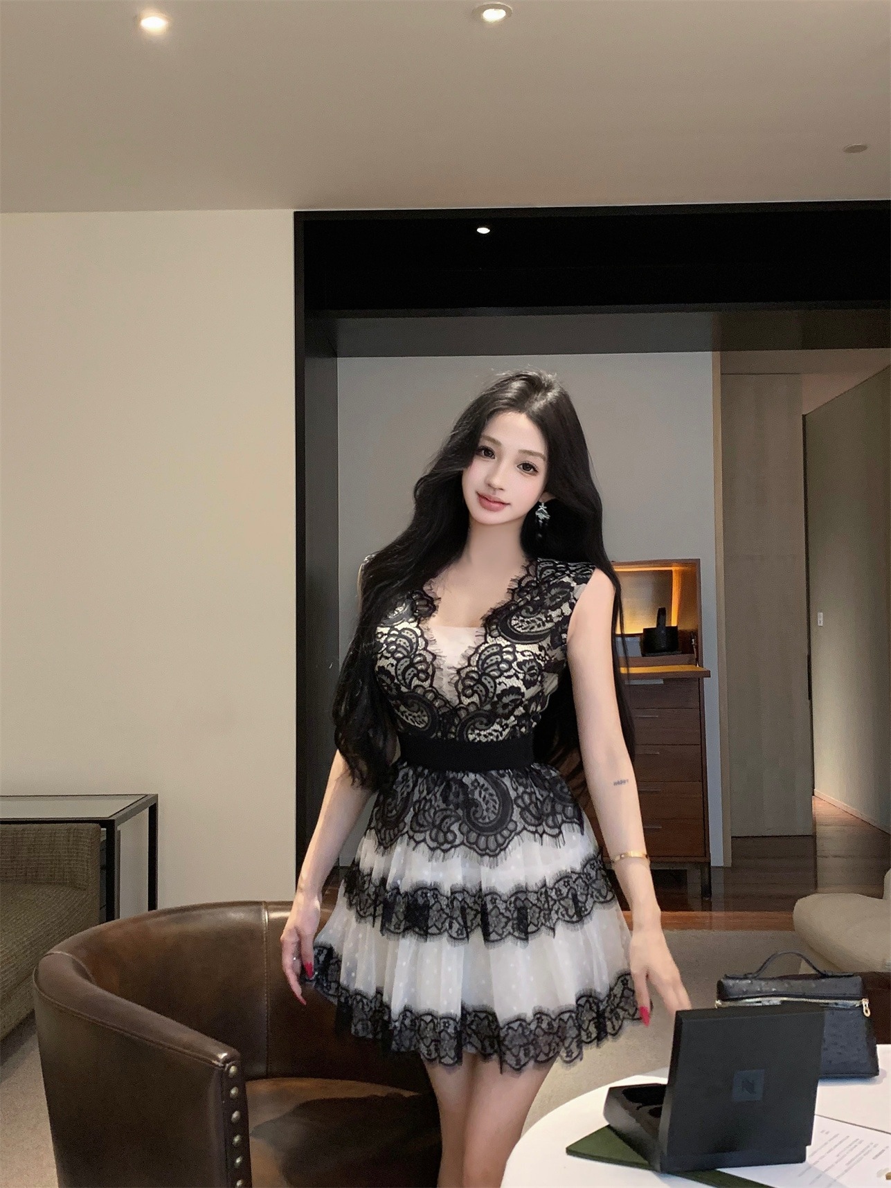 2025 春夏 パッド付きワンピースミニ丈 おしゃれかわいい小花フラワードレスタック VネックAライン韓国ファッション レディース白スリーブお出かけキュート甘めフレンチ