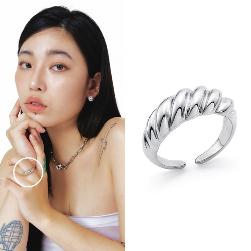 [NCTマーク着用] クロワッサンの指輪 韓国人気アイドルアクセサリー 韓国男子アイドルファッションジュエリー 韓国ストリートブランド リング