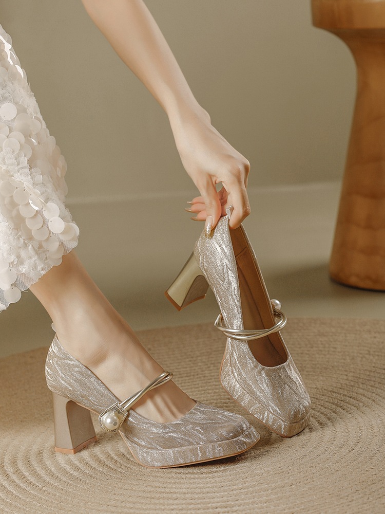疲れない足主ウェディングドレス靴四角い太ヒール花嫁靴防水台ハイヒール2025年春秋メアリージェン婦人靴