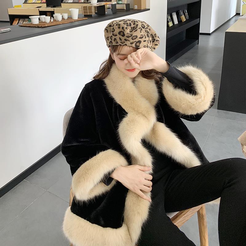 毛皮コートの女性のショート 2024 秋と冬の新しいイミテーションキツネの毛皮肥厚ファッショナブルなウサギの毛皮のコート緩いショール
