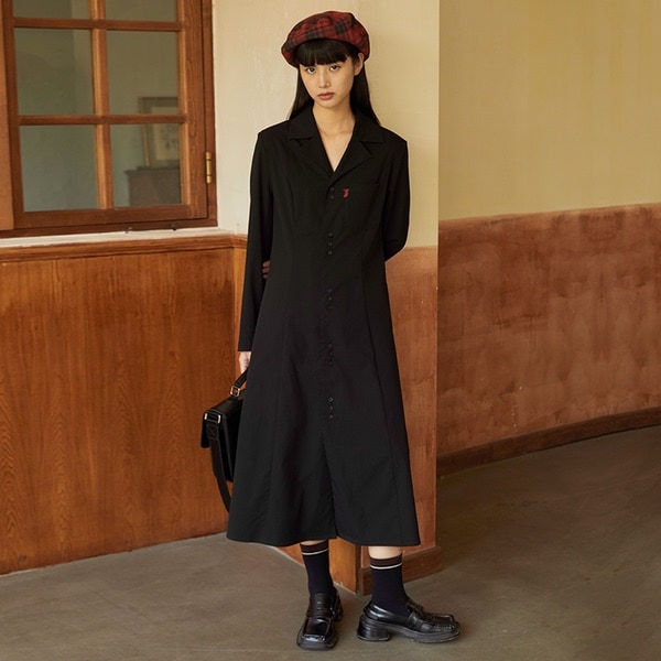 レトロな黒の長袖ドレススーツの襟