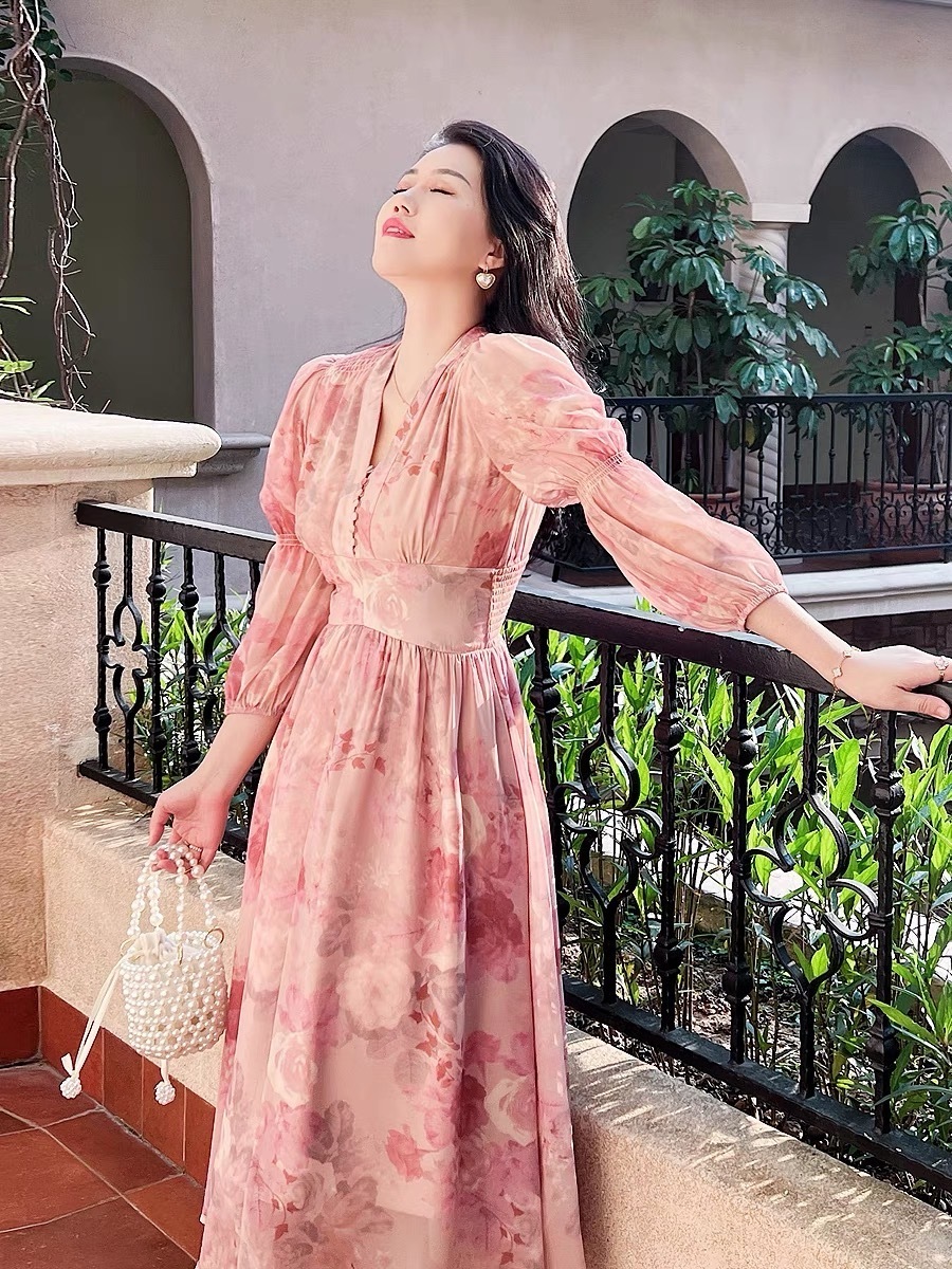 【新作】【2025新作】エレガント 花柄ロングドレス ピンク シフォンスカート Vネック ランタン袖 Aライン フォーマル フランス素材 琉璃画染め技法 S-XLサイズ 結婚式/パーティー用【LPIU