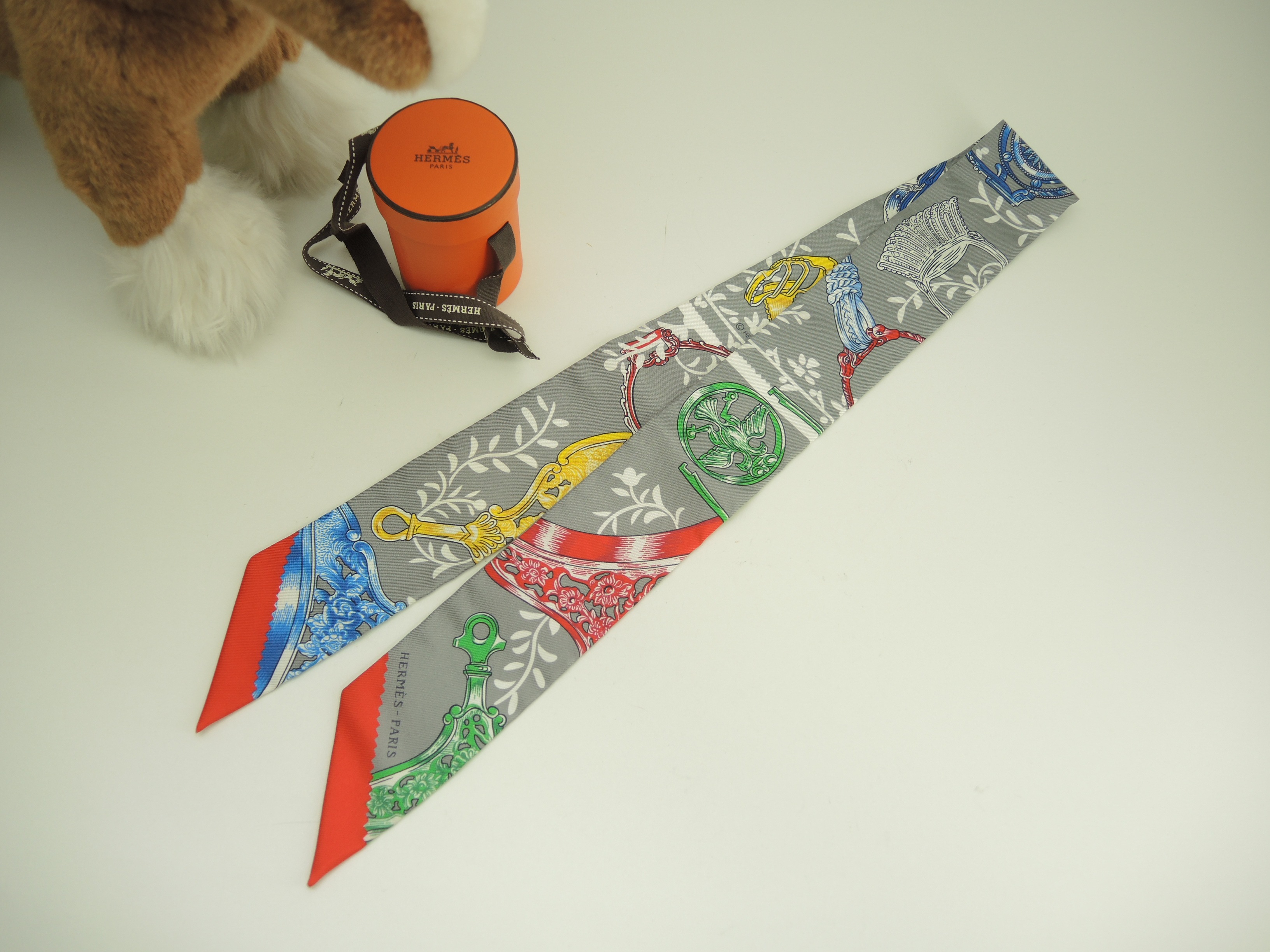 ツイリー あぶみ金具 シルク灰色 スカーフ ストール 未使用@ 1
