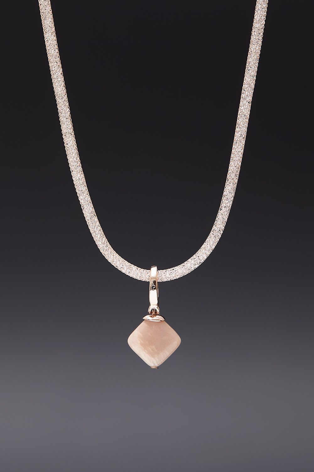 [HAZINA[] Diamond Peachmoonstone Necklace